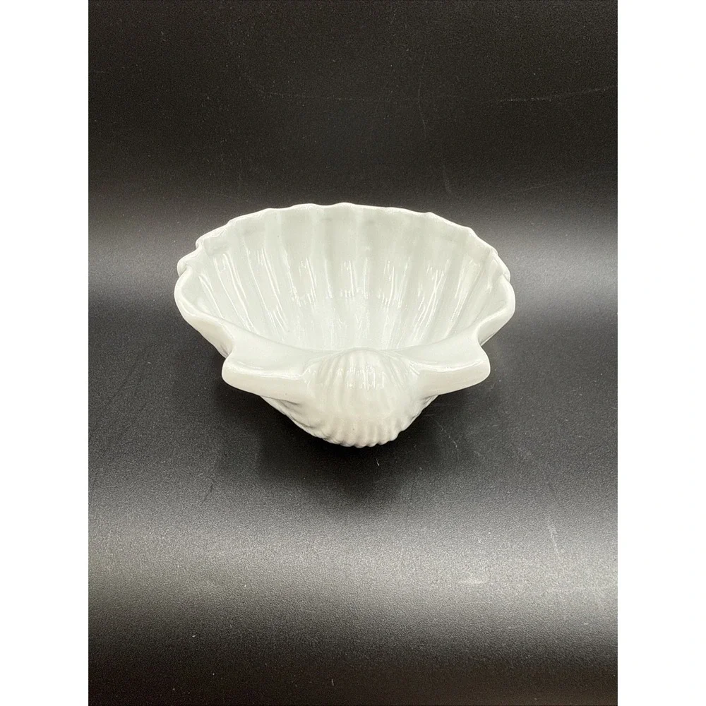 Pottery Barn White Clam Scallop Shell Appetizer / Soap Dish Discontinued EUC